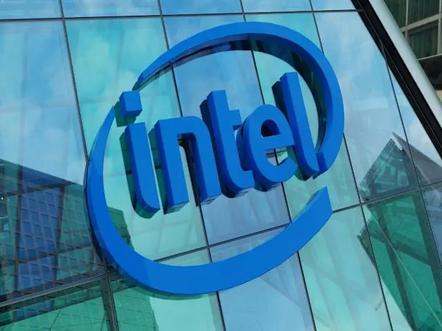 輝達宣佈以每股23.28美元、總額50億美元投資晶片大廠英特爾。（網絡圖片）