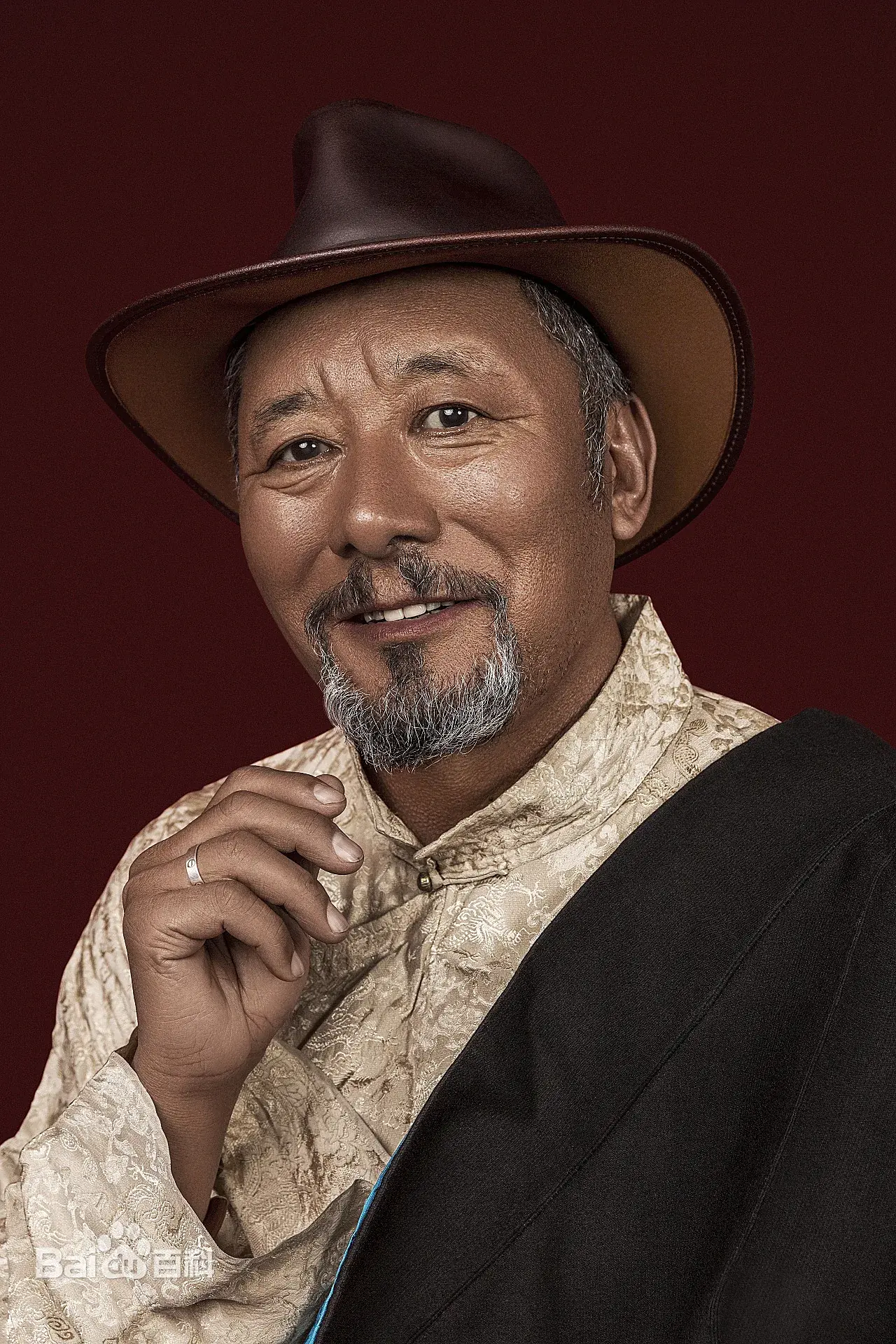 著名表演藝術家、藏族演員洛桑群培因病醫治無效，於 10 月 10 日下午 18 時 35 分在拉薩病逝，享年 68 歲。(圖：網絡翻攝)