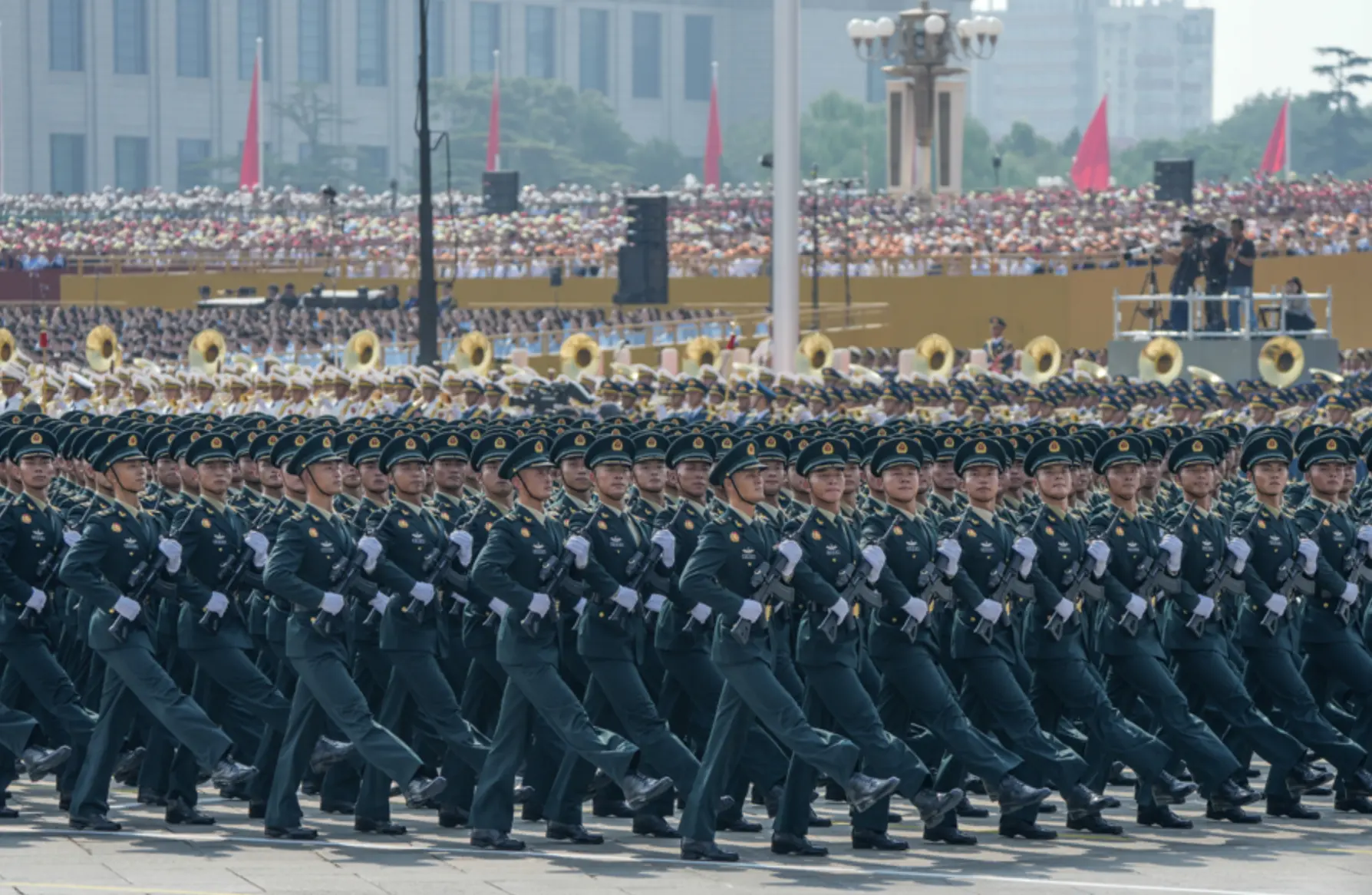 從2023年以來，解放軍火箭軍的調整，南部戰區的強化  ，以及近期93 閱兵的展示，都在傳遞同一個訊號。就是解放軍的「第二階段跨海能力」已接近可運用的階段。 (圖：新華社)