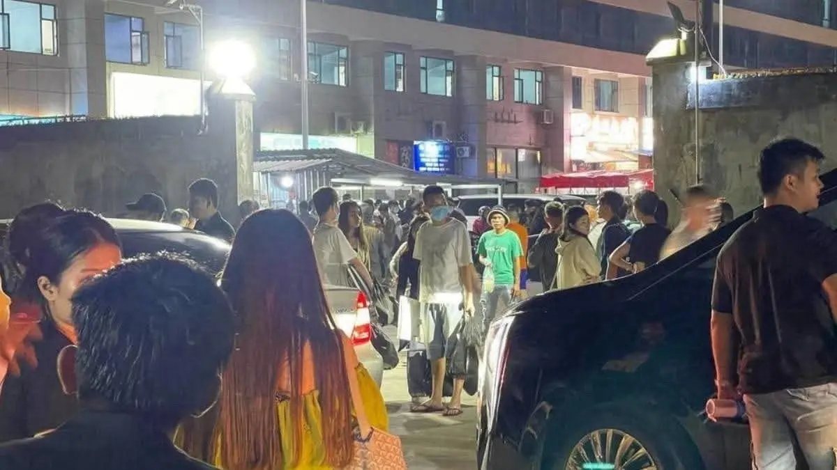 今年 8 月，一名韓國大學生被誘騙至柬埔寨後，遭詐騙集團拐賣並受到殘酷凌虐，最終慘死當地，柬埔寨警方已逮捕三名中國籍嫌犯並以殺人罪起訴。(圖：視頻翻攝)