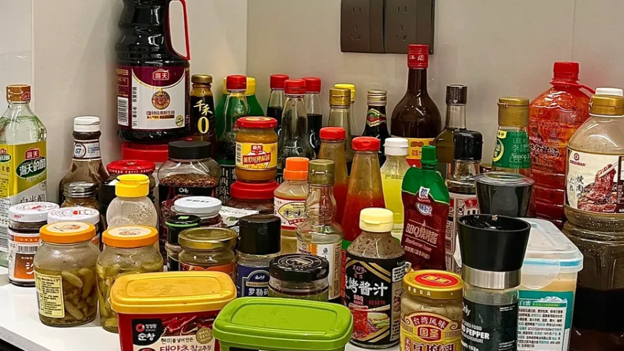 廚房小白崩潰！生抽、老抽、蠔油、豉油，到底差在哪？的封面圖片