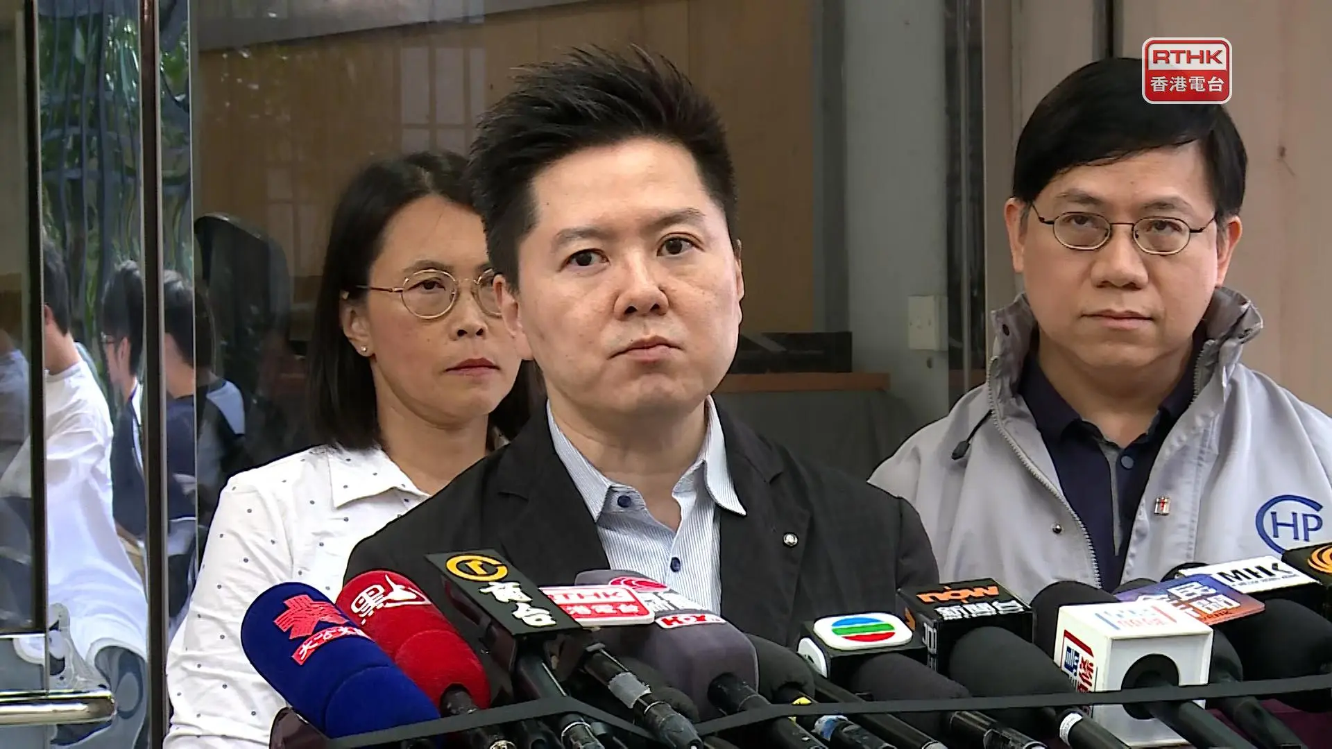 衞生防護中心總監徐樂堅相信,感染源頭在鑽石山鳳德邨屋苑內,不排除稍後基孔肯雅熱個案增加。(香港電台)