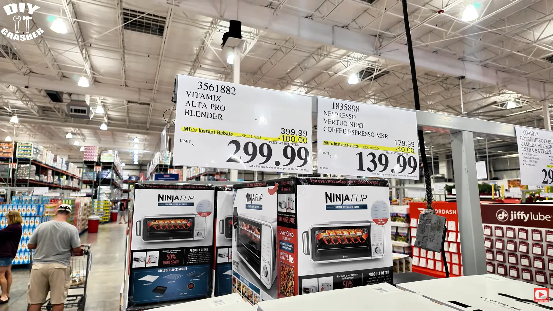 好市多（Costco）寬鬆退貨政策造就大量退貨家電，完好商品重新折扣上架，瑕疵品全數交由B-Stock拍賣，各路賣家搶標轉售牟利，背後藏龐大倉儲成本考量，形成完整二手商業鏈。（示意圖來源： DIY Crasher@YouTube）