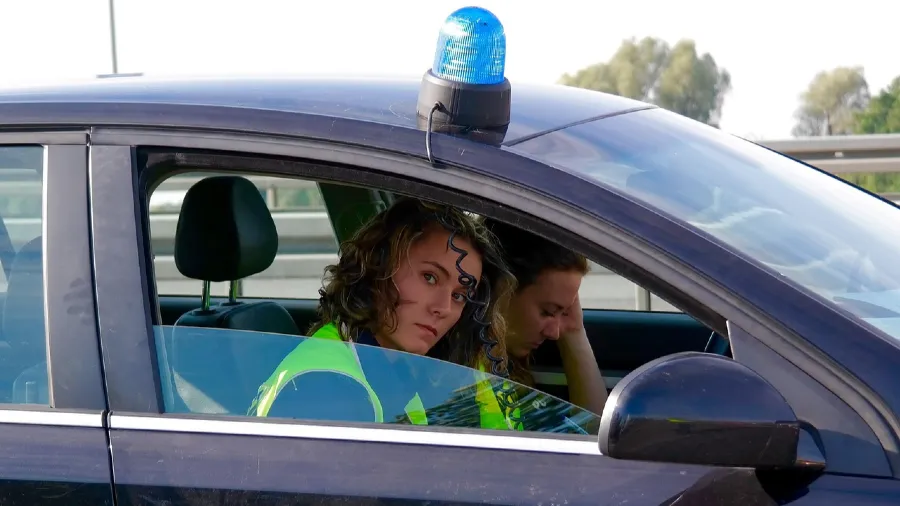 24歲英國女警扔掉人人稱羨的鐵飯碗，竟在迪拜半年狂賺3倍！的封面圖片