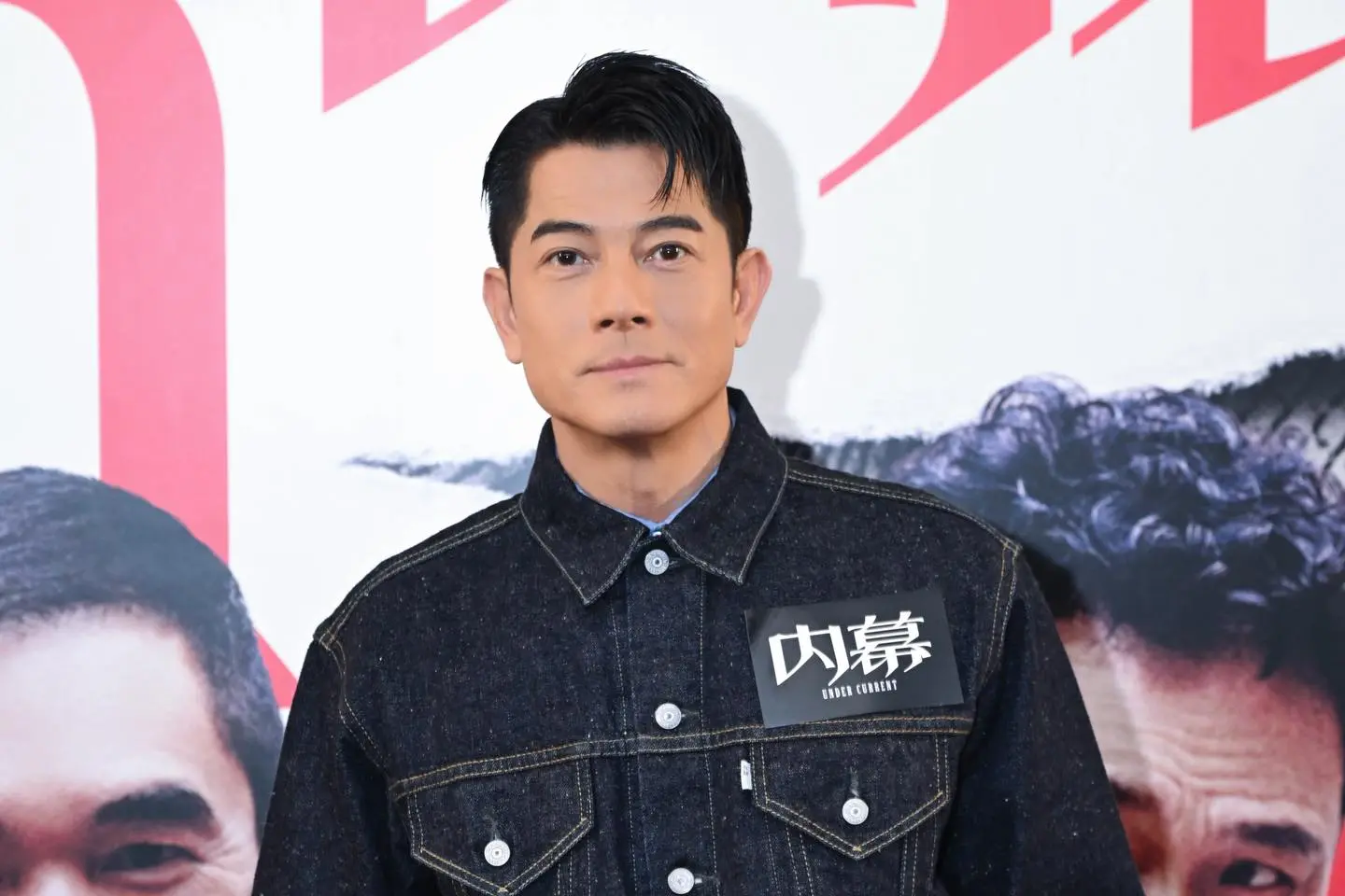 現年 60 歲的郭富城在片中獻上不少激烈打鬥動作戲，為求拍攝效果完美，他可謂傾盡全力。談及拍攝過程，郭富城透露，他曾連續 7 日拍攝打戲，其中一場吊威也做 360 度旋轉凌空踢腿的動作，因從未嘗試過，NG 多達 10 多次。(圖：英皇電影Emperor Motion Pictures@FB)