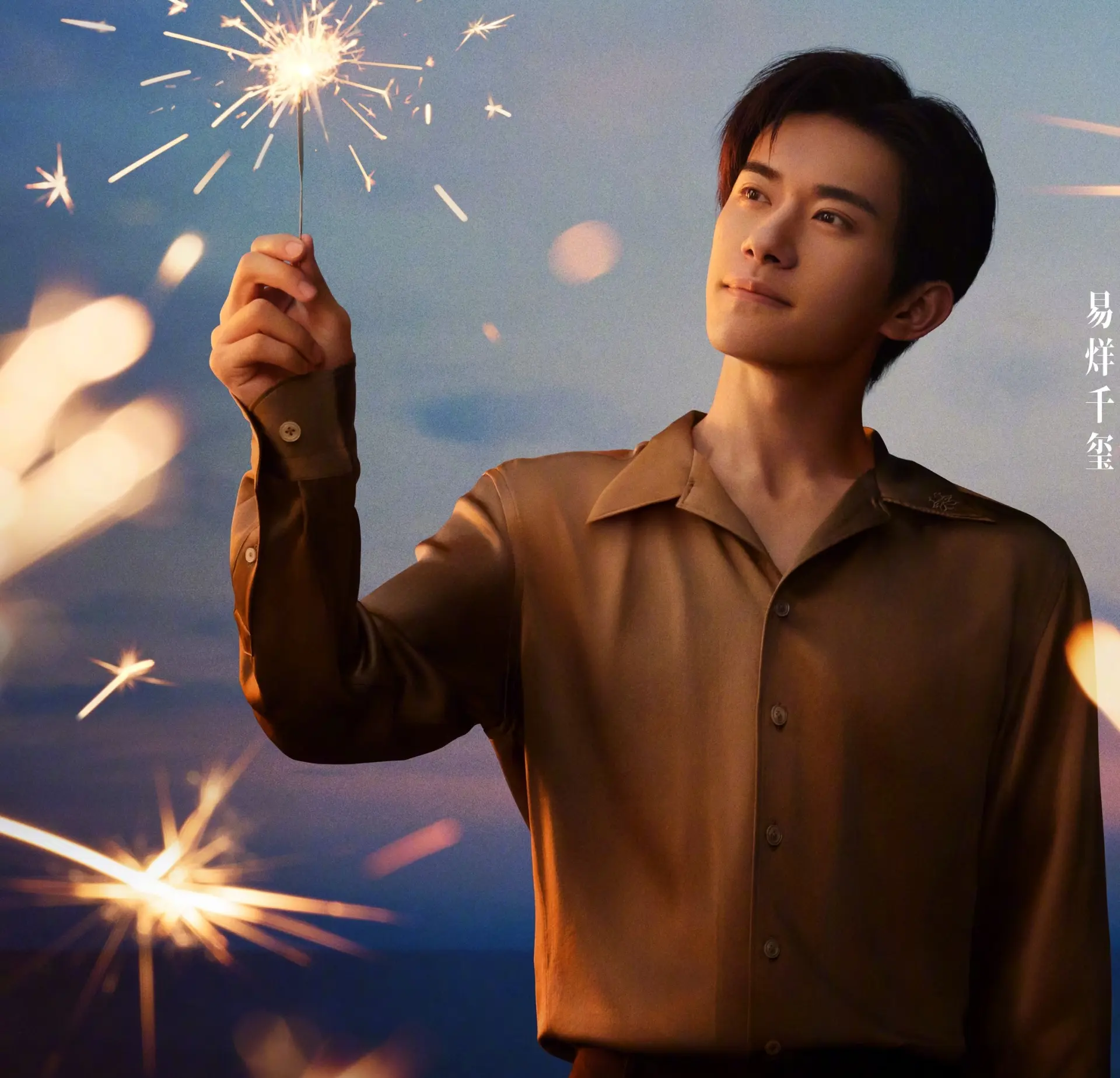 理想汽車 CEO 李想在訪談節目中被問及「若拍《李想傳》誰來演自己」時，表示易烊千璽是合適人選。(圖：易烊千璽微博)