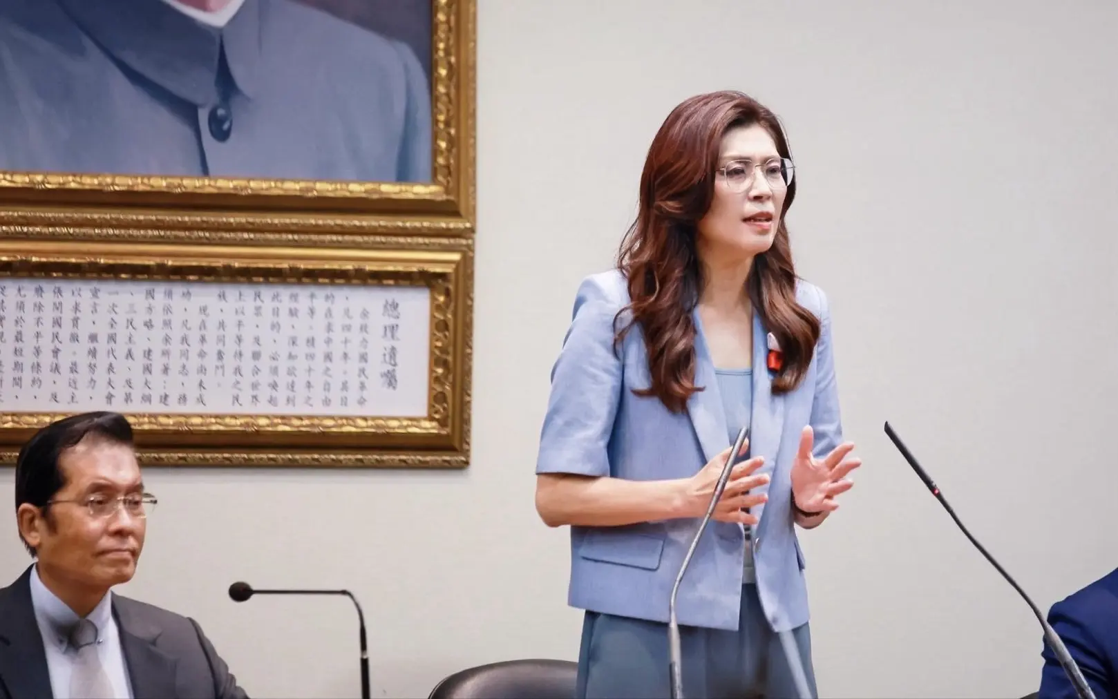 中國國民黨主席鄭麗文3月30日宣布率團前往中國大陸訪問，左為副主席張榮恭。圖/取自鄭麗文臉書