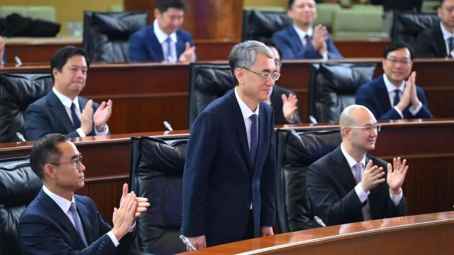 澳門立法會主席選舉 2025|張永春全票當選 直選票王高天賜投票支持的封面圖片