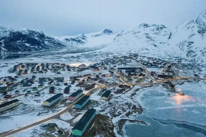 2025年3月21日拍攝的丹麥自治領地格陵蘭島納爾薩克鎮（無人機照片）。新華社