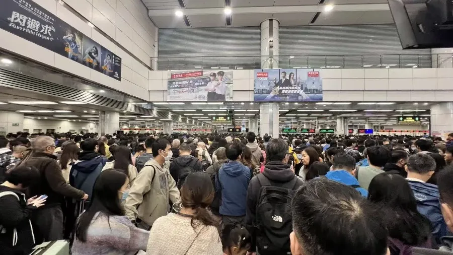 聖誕長假尾聲入境高峰 截至上午10時逾7.5萬人次經各管制站返港的封面圖片