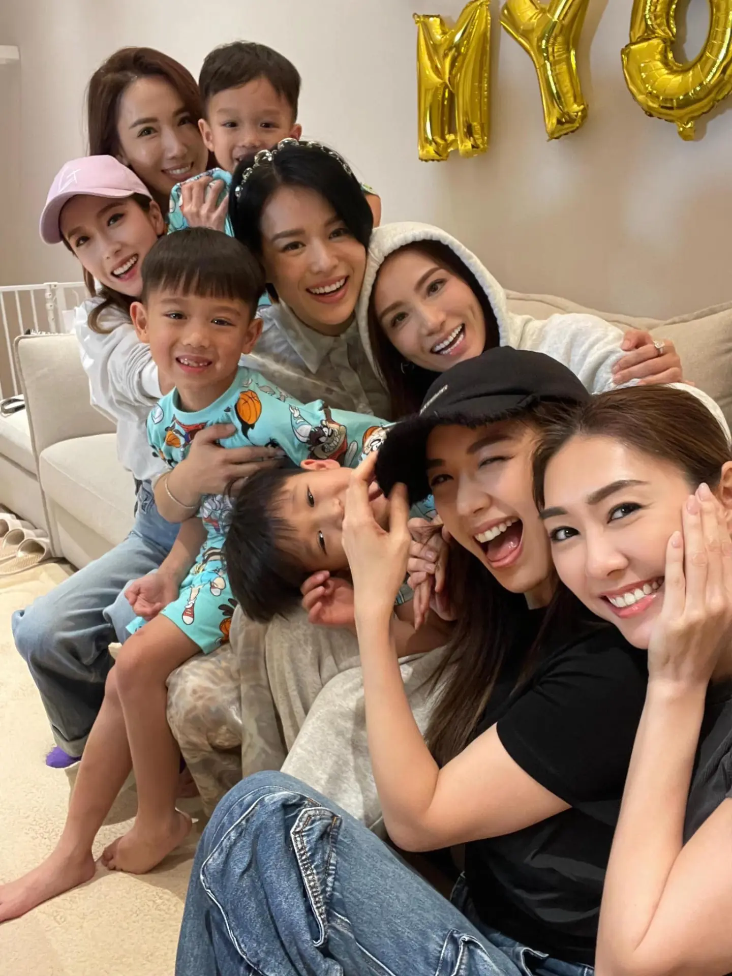 身為「胡說八道會」成員之一，姚子羚透露目前團體中僅餘她與李施嬅尚未結婚。她打趣表示，自己一向低調，未來或會效法定欣閃婚，更自爆目前有追求者，對上戀綜節目持開放態度。(圖：姚子羚 Elaine Yiu@FB)