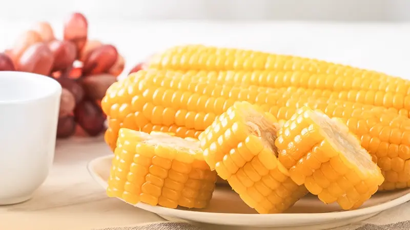 近年來,鮮食玉米憑著甜糯嫩香的口感,成為不少人餐桌上的新寵。 不管是当作主食,还是偶尔解馋的零食,它都佔有一席之地。(示意圖來源:網絡)