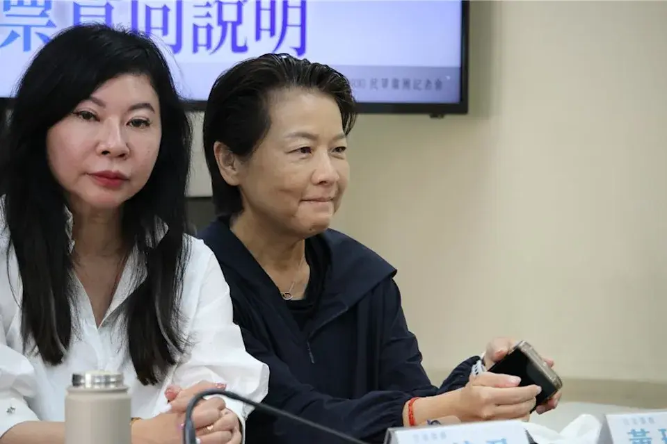 民眾黨立委黃珊珊(右)（中時電子報）