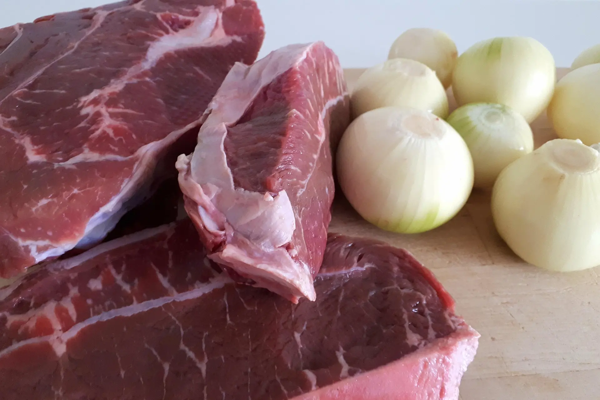 過年買牛肉，牛腿肉vs牛肋條到底怎麼選？（示意圖來源：pixabay）
