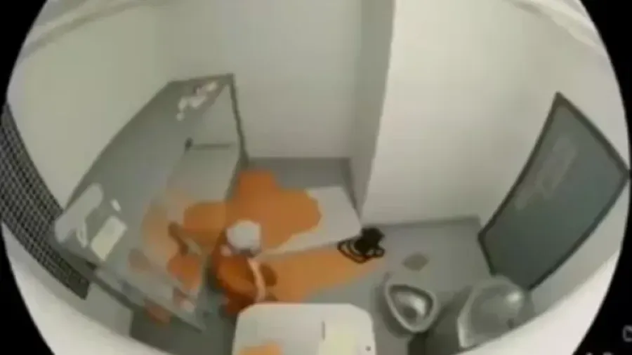 網絡瘋傳！ 美司法部發布愛潑斯坦獄中自殺視頻 證實偽造後火速刪除引爭議的封面圖片