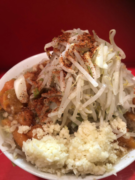 「 二郎」拉麵向來以「大份量 + 快食文化」見稱。（來源：jiro_fuchu@X）