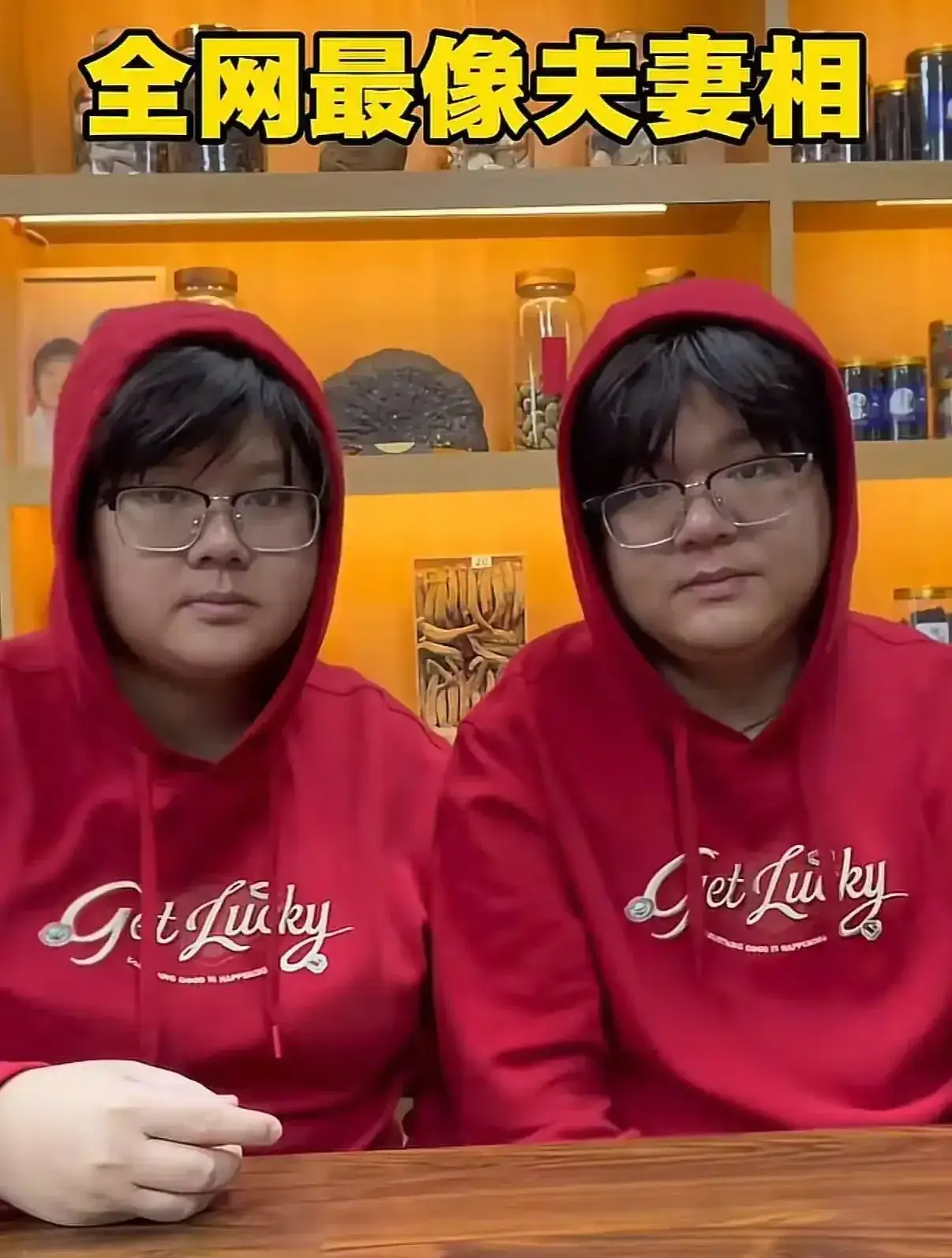 憑藉丈夫中醫世家背景與靚湯行業經驗，夫婦倆決心開設中藥材鋪，主打靚湯湯料零售。今年實體店終於開業，背後是兩年的供應鏈鋪墊與宣傳積累，公公數十年的藥材批發經驗也提供了助力。(圖：網絡截圖)