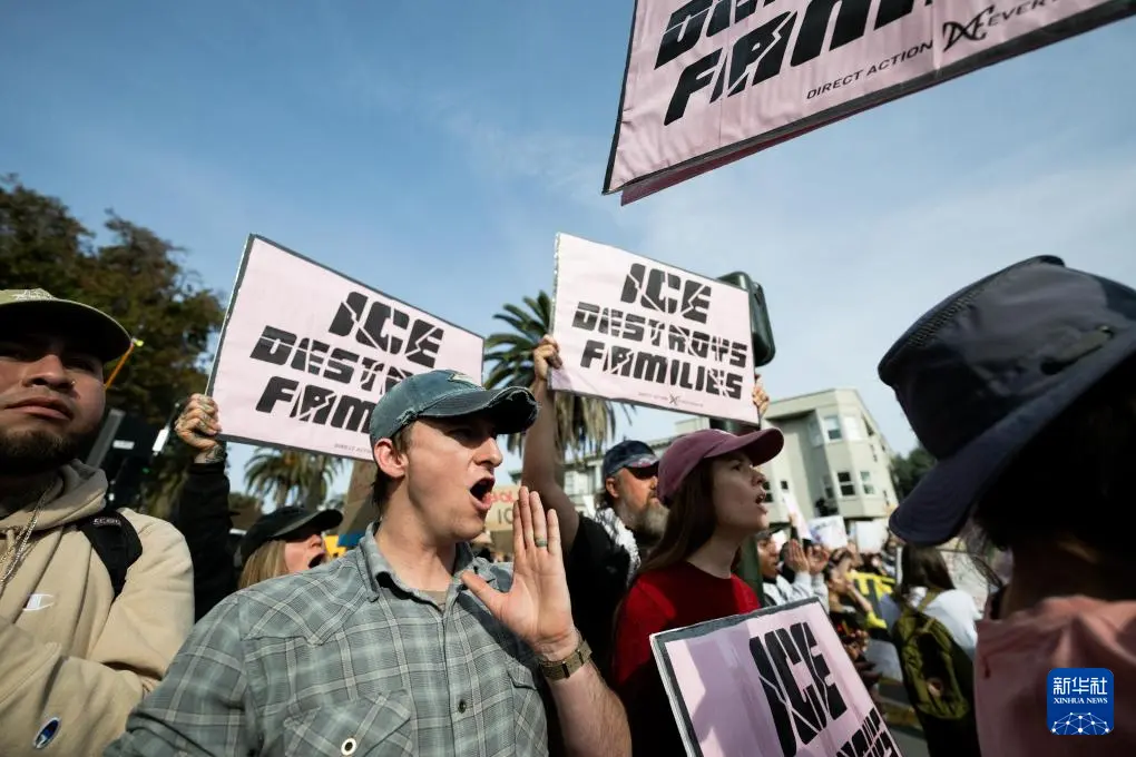 1月30日，人們在美國加利福尼亞州舊金山參加示威游行。新華社