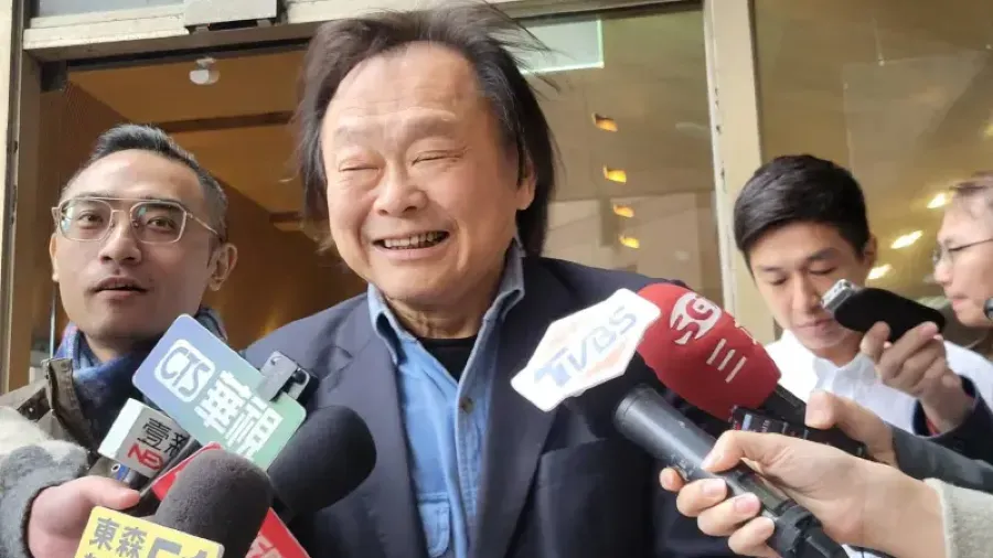 王世堅稱「沒去過中國大陸，要去也要用台灣護照」 國台辦發言人回嗆：在網絡作秀刷存在感「真是沒出息」的封面圖片