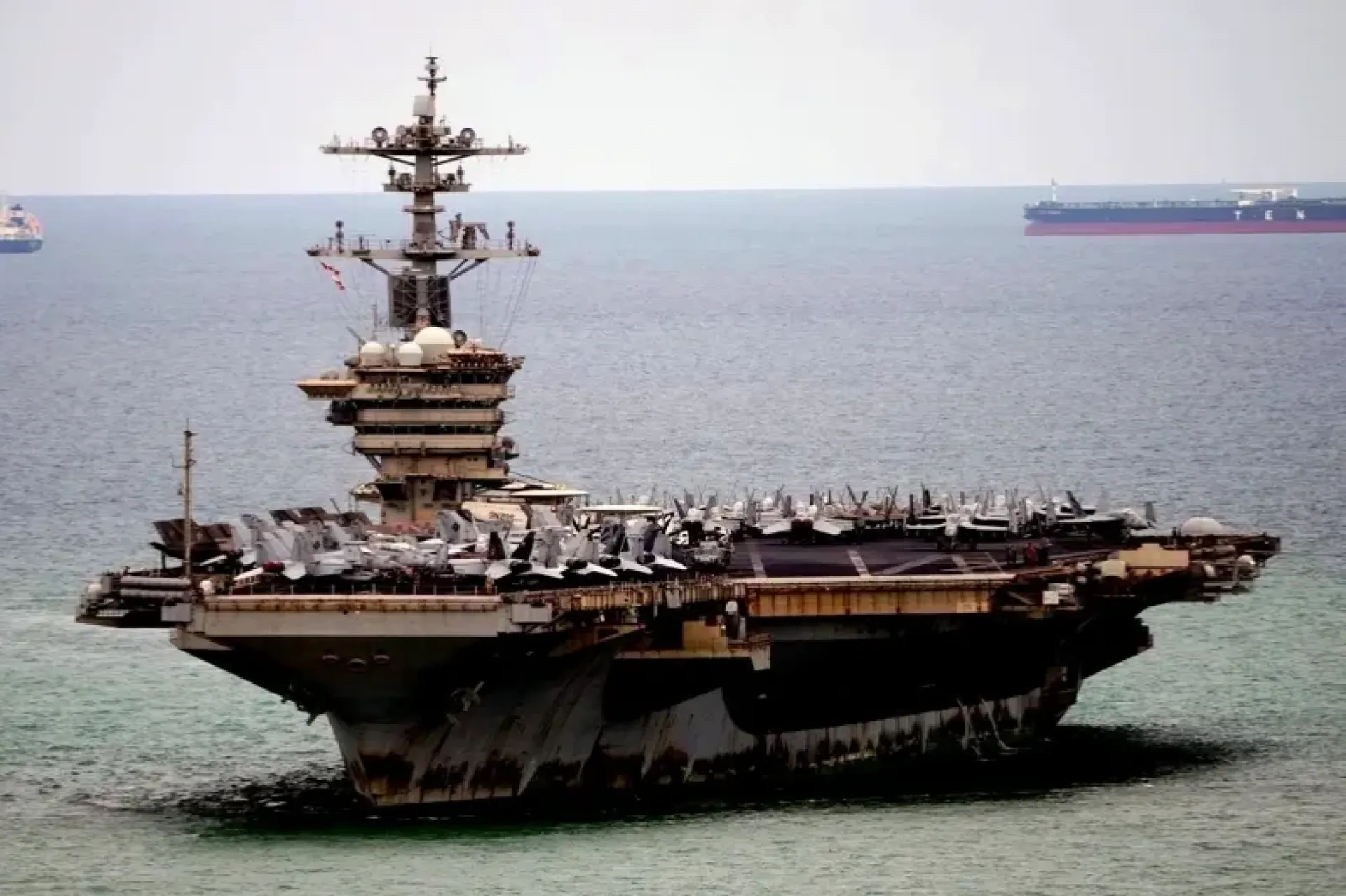 林肯號航母連續出海264天終靠港泰國林查班 艦體鏽蝕如髒車官兵直呼像做夢